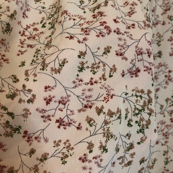 Umgee Floral Print Blouse with Beautiful Lace and Back Detail Size Small - Picture 6 of 7